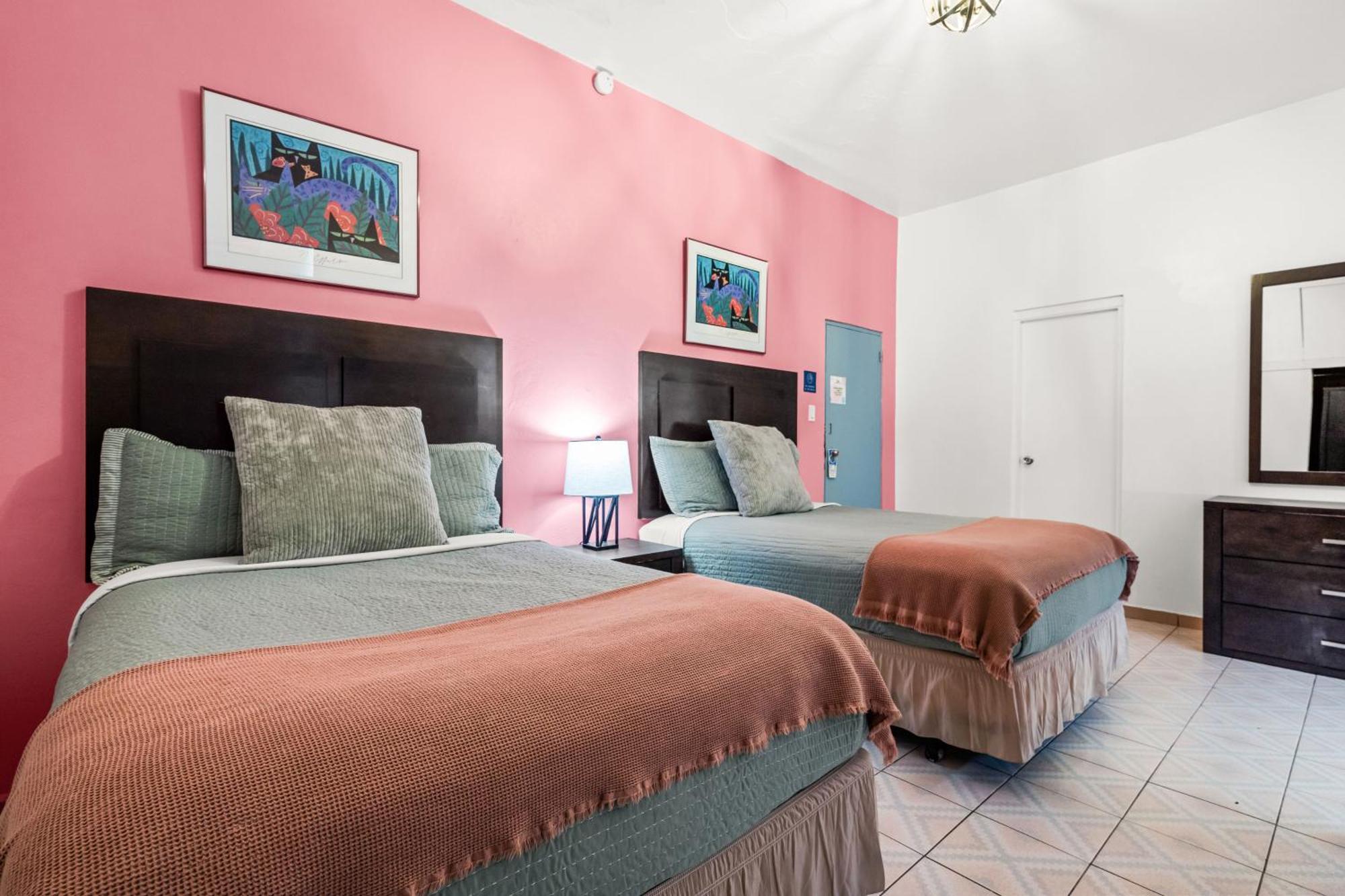 Borinquen Beach Inn Сан-Хуан Екстер'єр фото